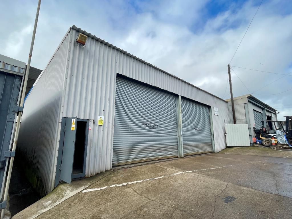 Lot: 112 - ESTABLISHED COMMERCIAL SITE PRODUCING STRONG INCOME - Unit 8